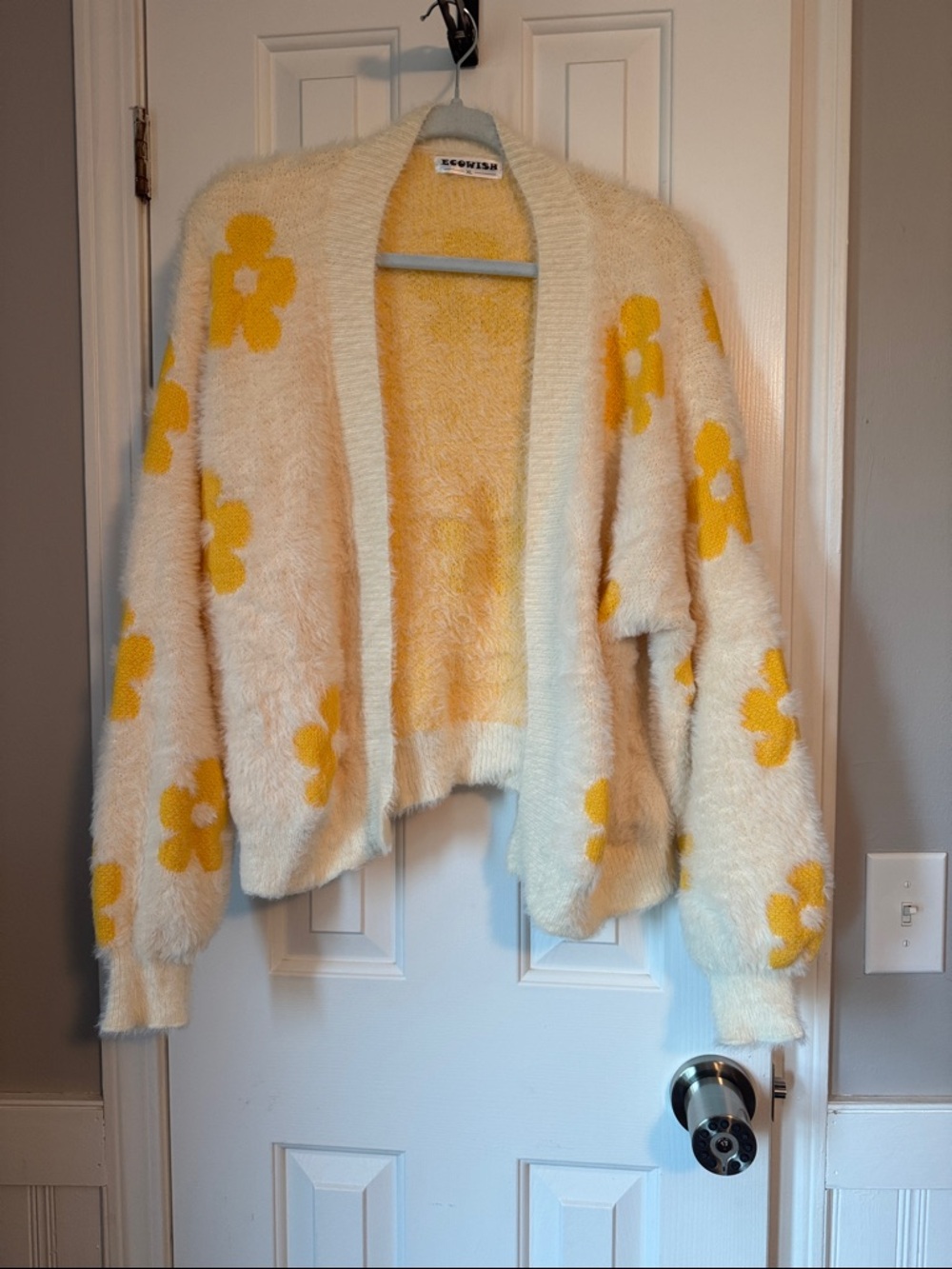 Cozy Cream Cardigan with Yellow Flower Motif (R)